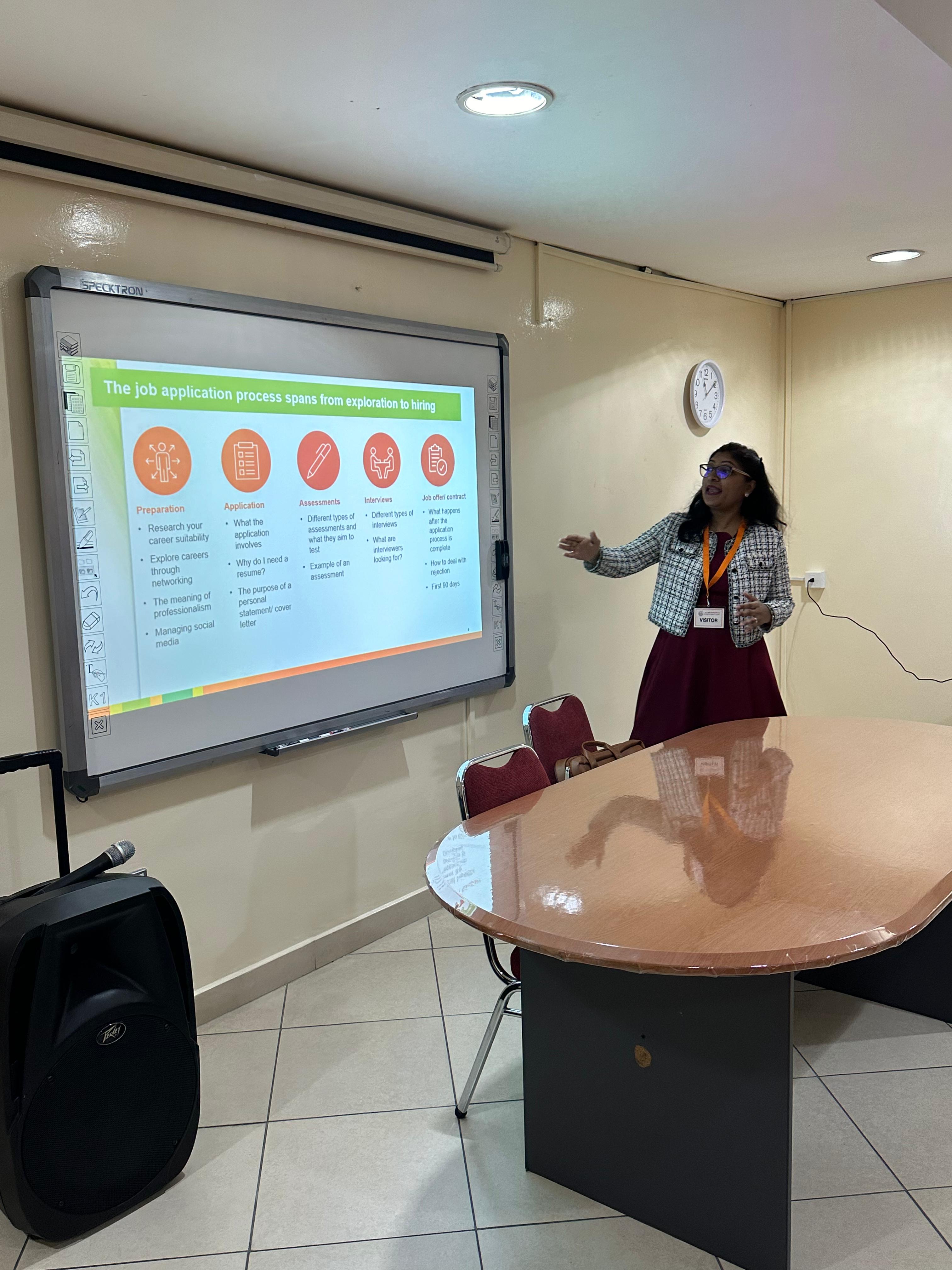  ورشة تعليمية لطلبة الصف الثاني عشر بعنوان Career Success