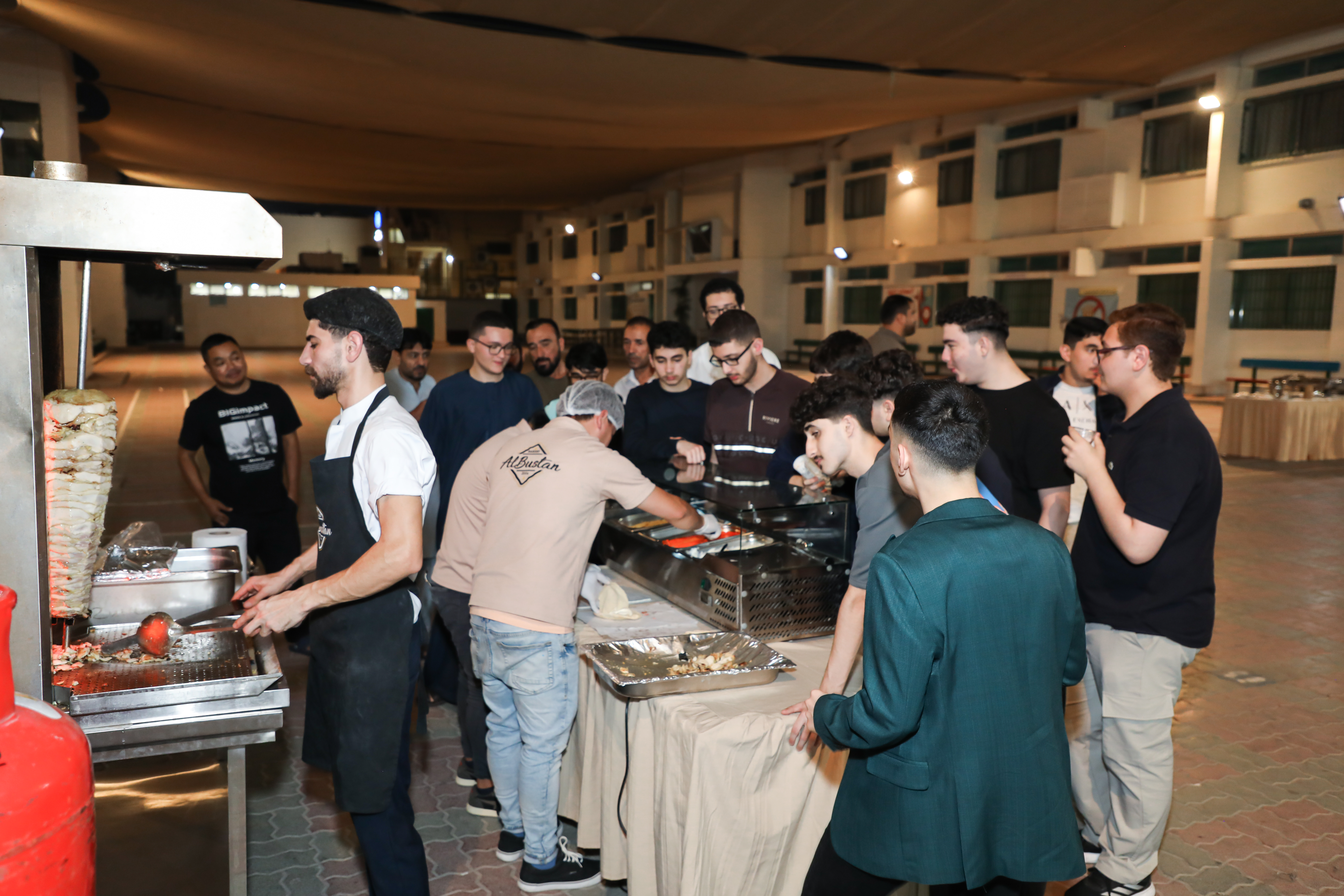 افطار رمضان لطلاب الصف الثاني عشر- بنين  مع المعلمين