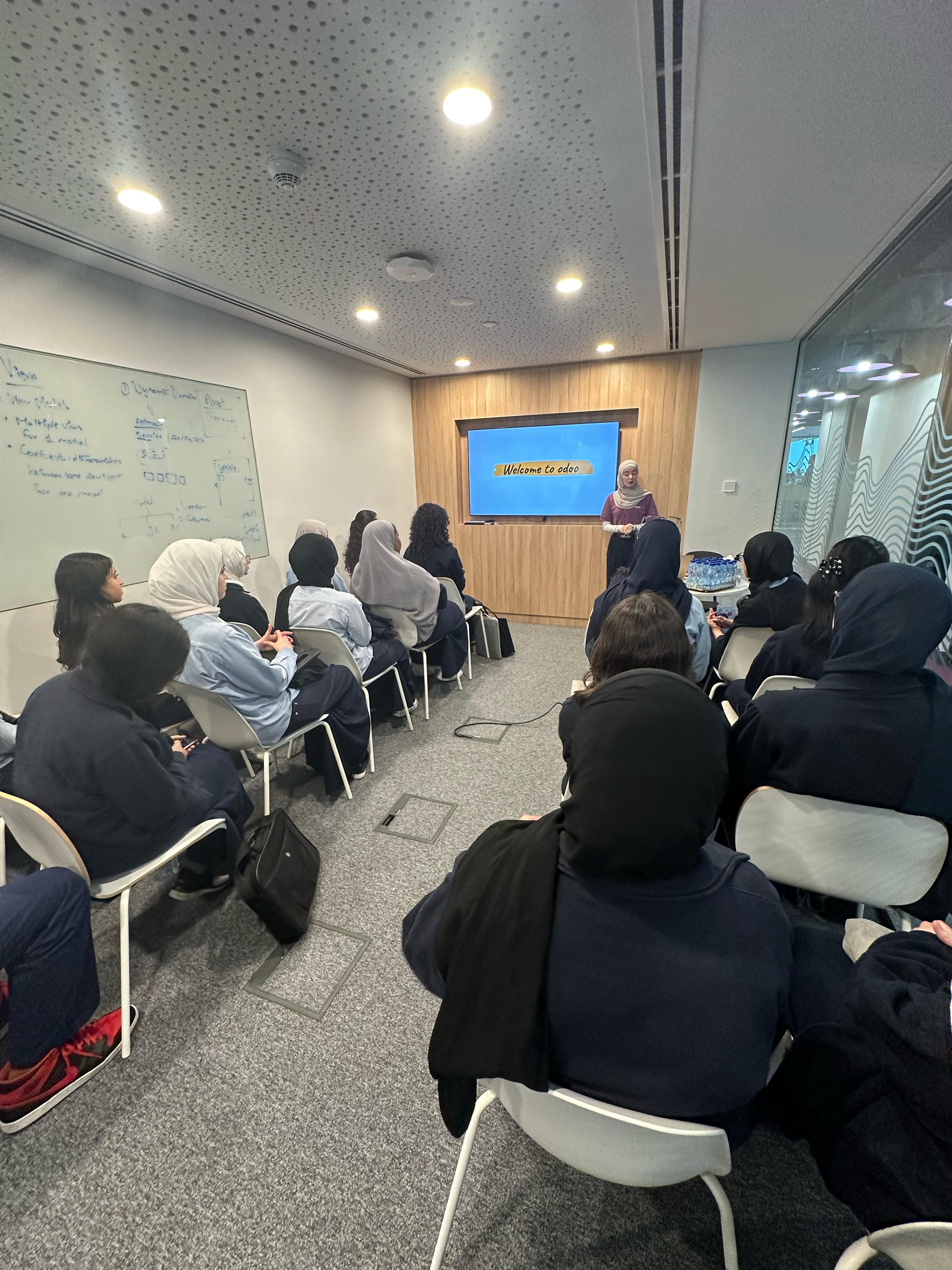 زيارة الطلاب المشاركين  في مسابقة Company Program