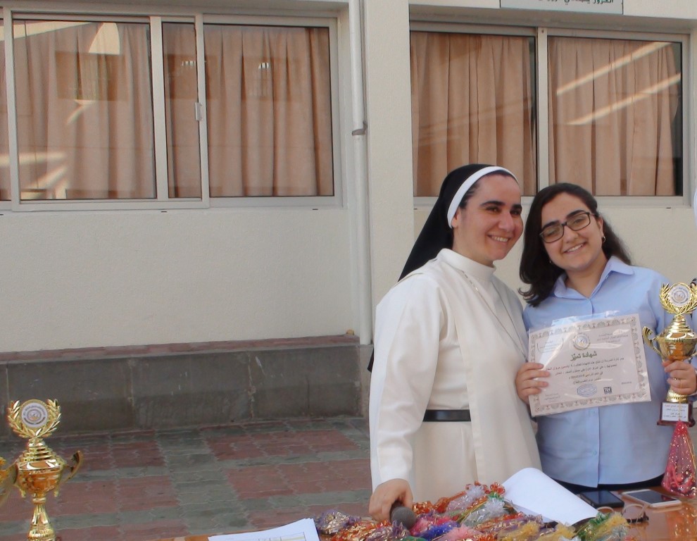 أوائل الطلبة للعام الدراسي 2015-2016