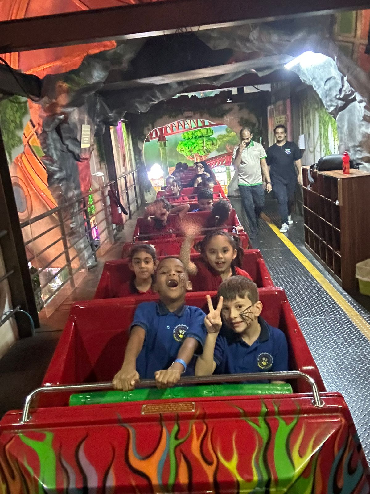 رحلة الصف الاول الأساسي إلى ( Adventureland )