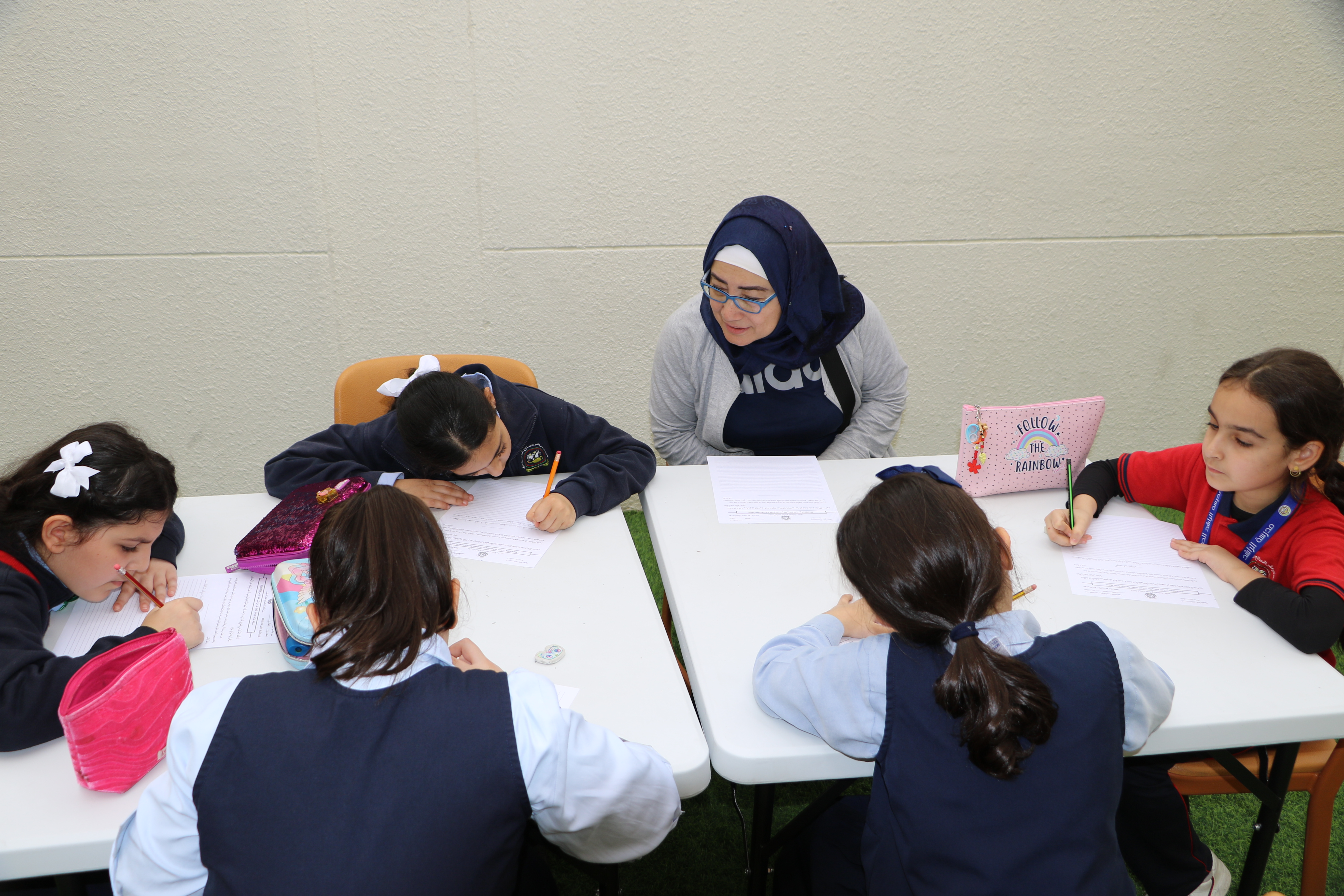 نوافذ على اللغة العربية