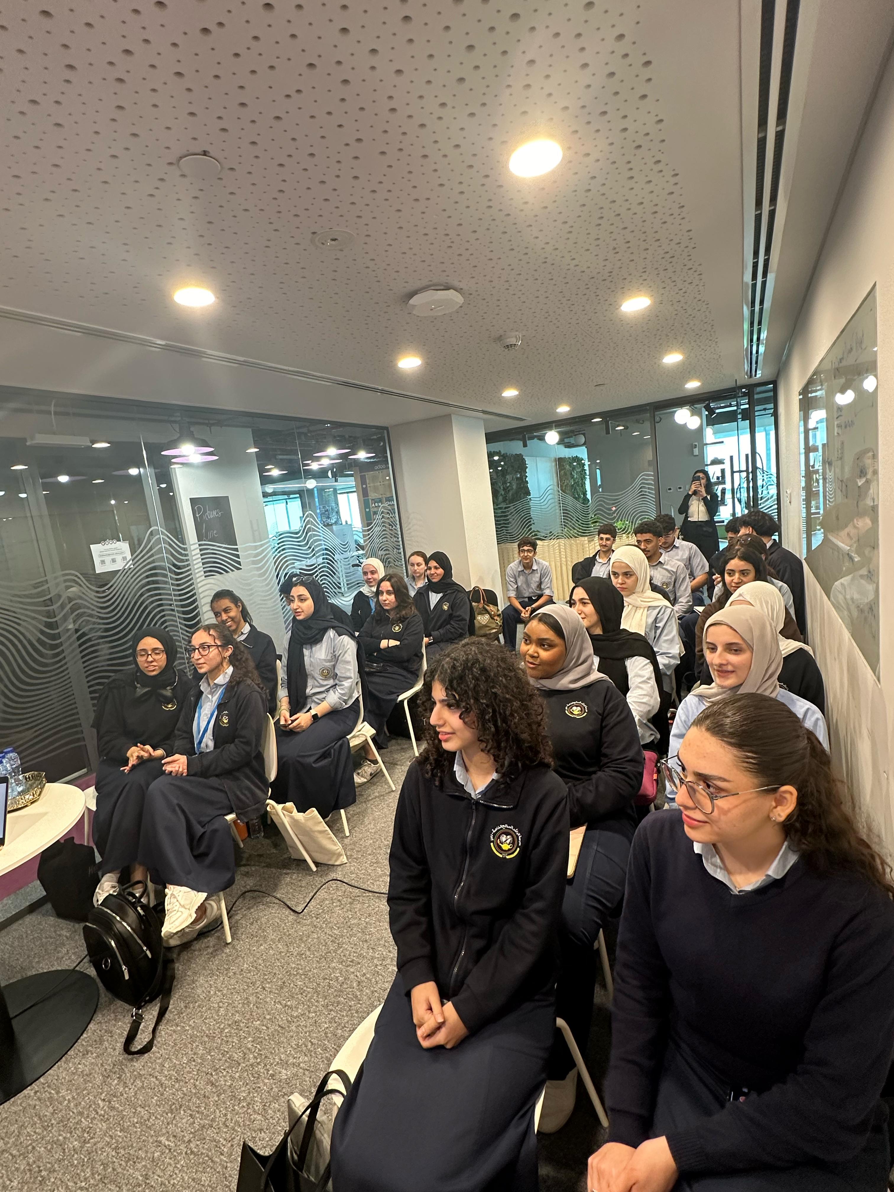 زيارة الطلاب المشاركين  في مسابقة Company Program