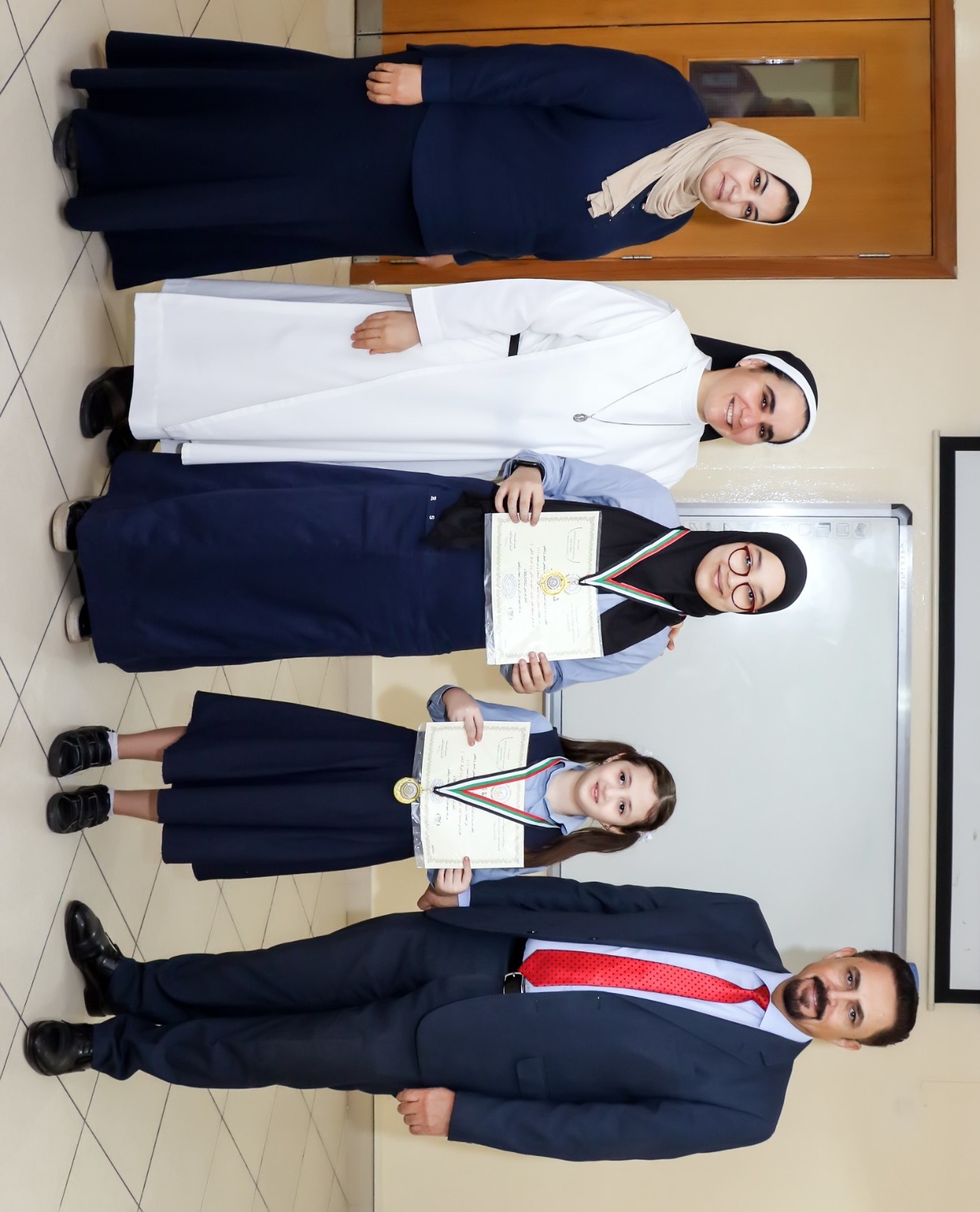 تكريم الطالبة (سلمى رضا الباز ) من الصف السابع، لفوزها بالمركز الثاني (المستوى الثاني)  في مسابقة: (قالت العرب في الشعر العربي)