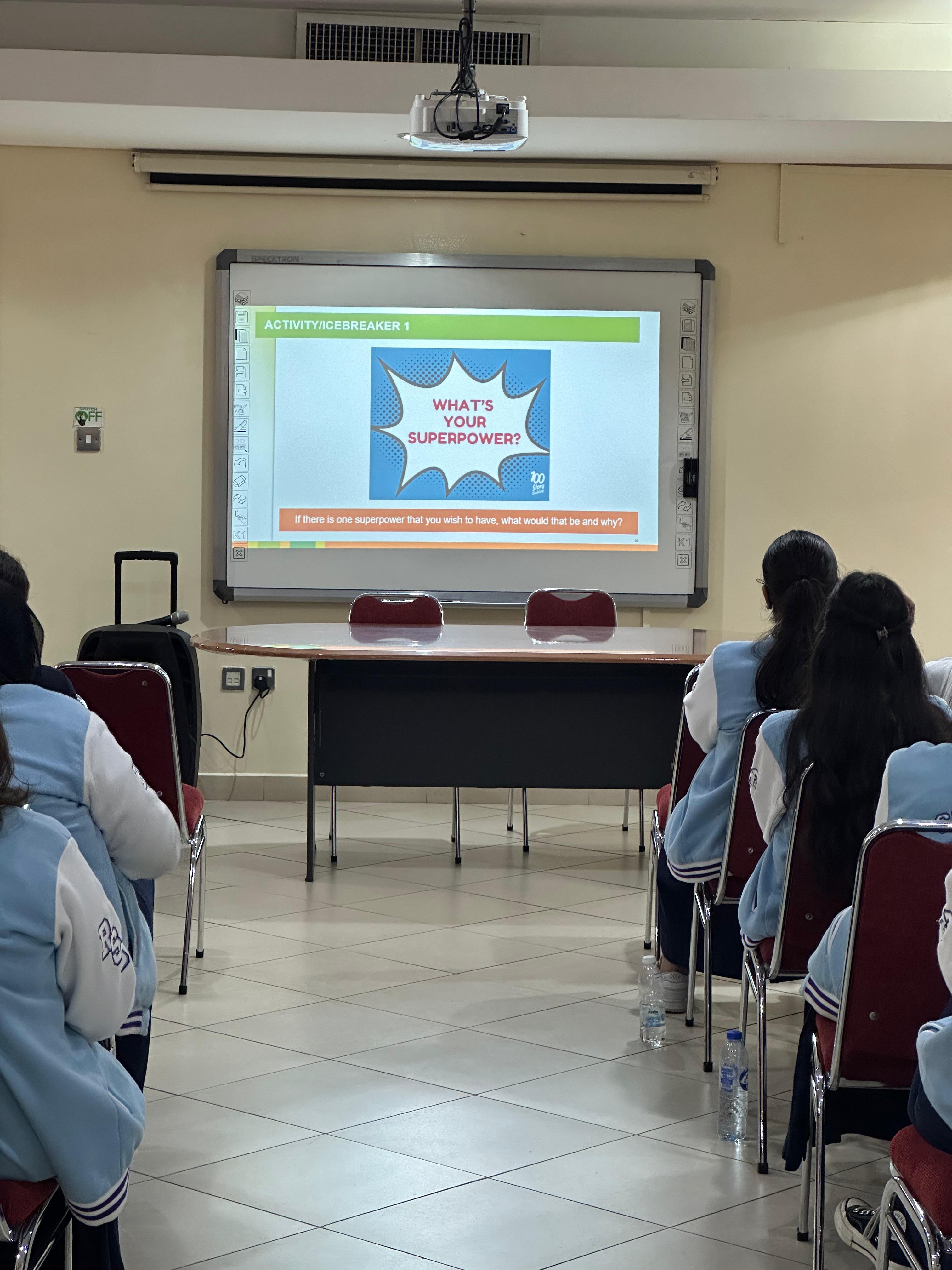  ورشة تعليمية لطلبة الصف الثاني عشر بعنوان Career Success