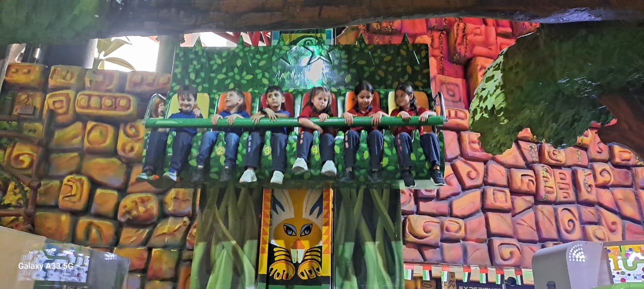 رحلة ترفيهية لطلاب الصف الاول إلى adventure land في مركز الصحارى 