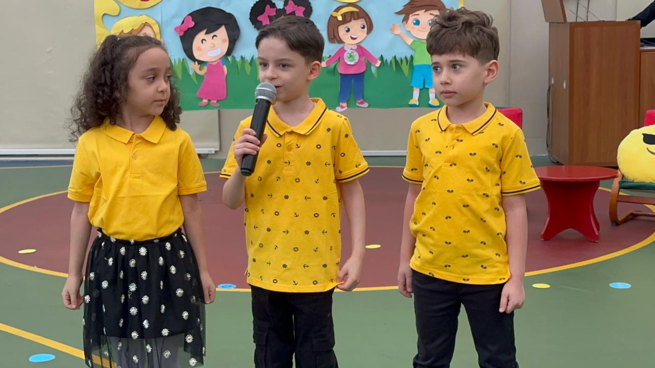 اذاعة مدرسية  بعنوان 