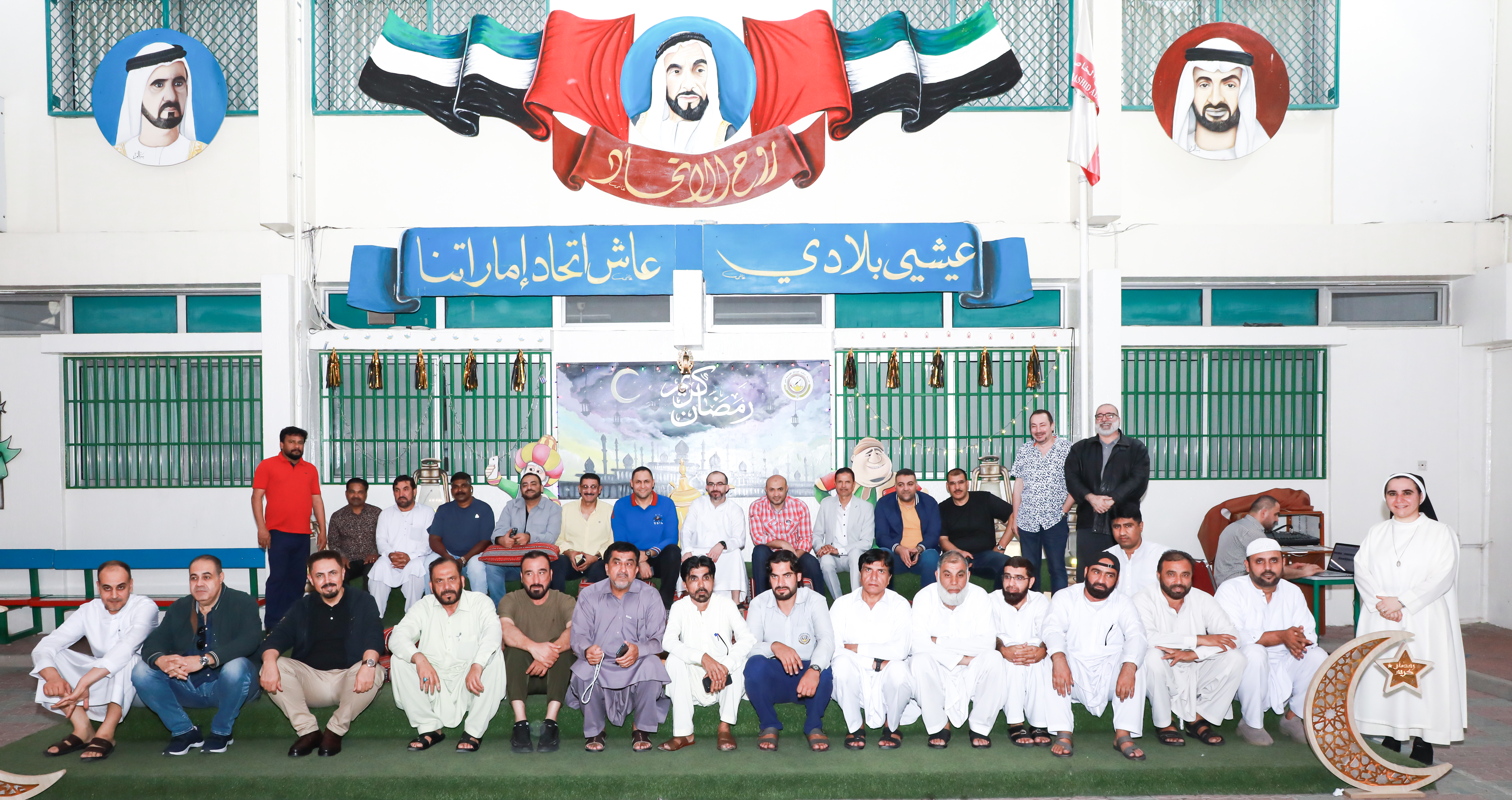 افطار رمضان لطلاب الصف الثاني عشر- بنين  مع المعلمين