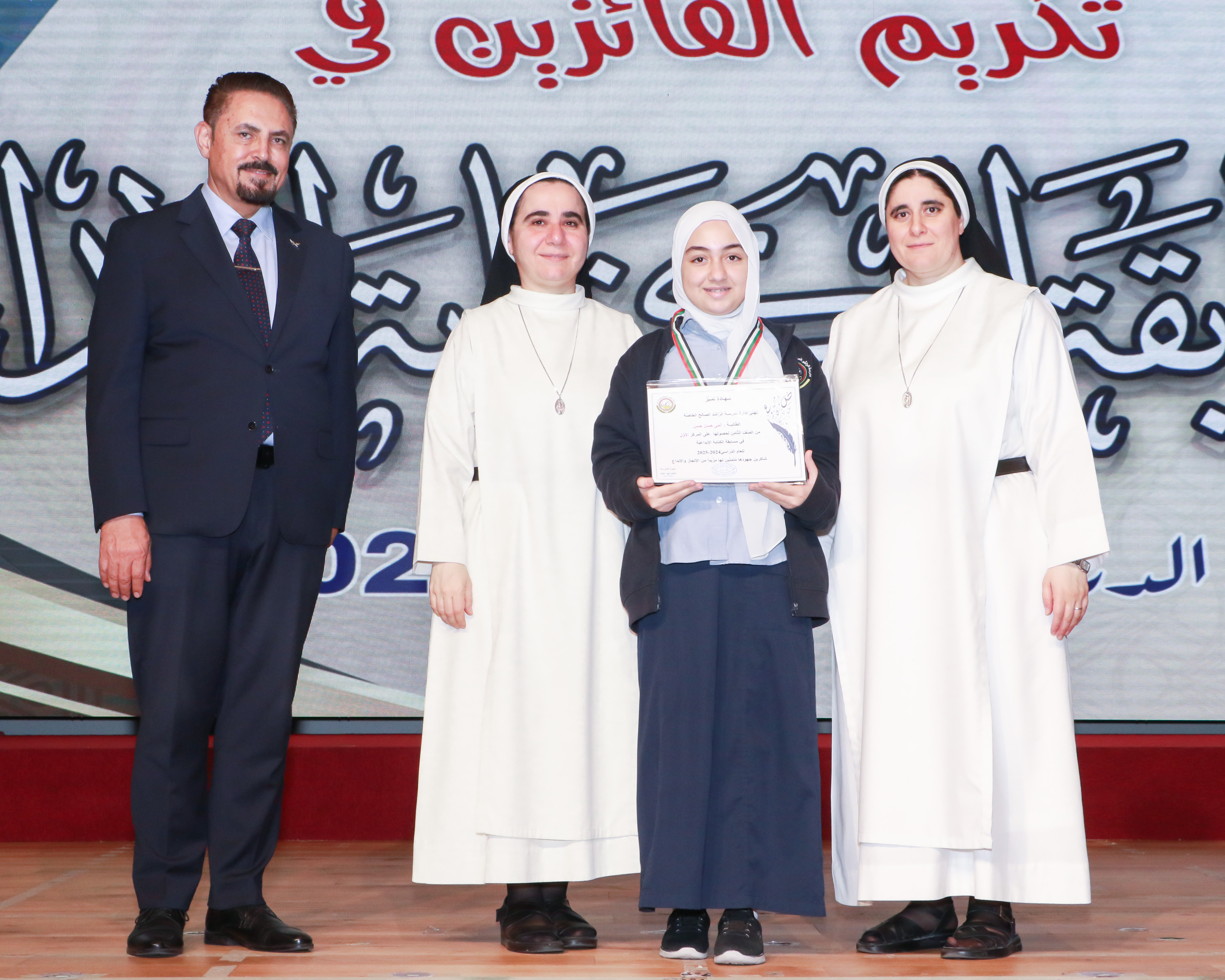 تكريم الطلاب الفائزين في مسابقة الكتابة الإبداعية	