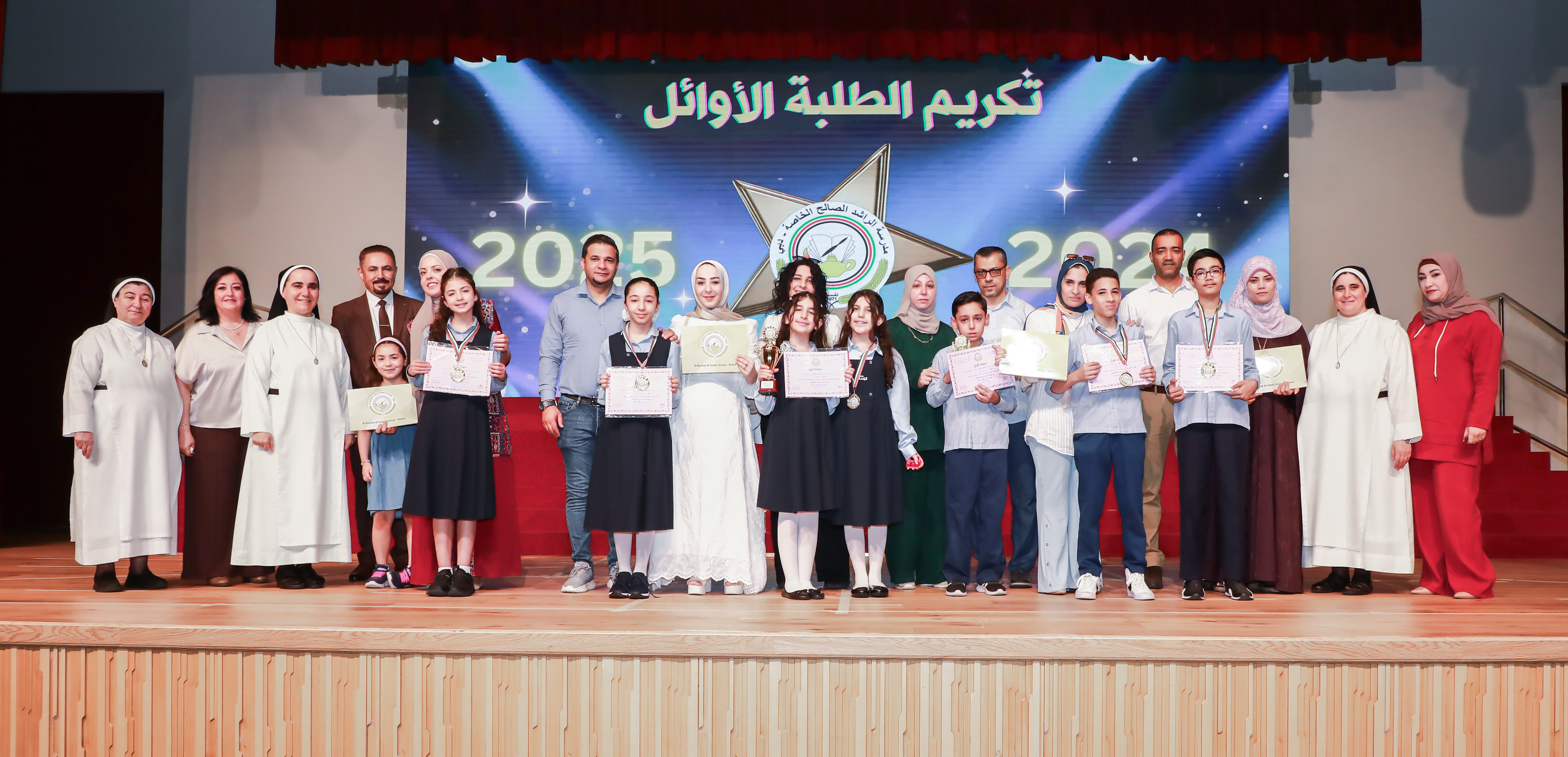 تكريم الطلبة الاوائل