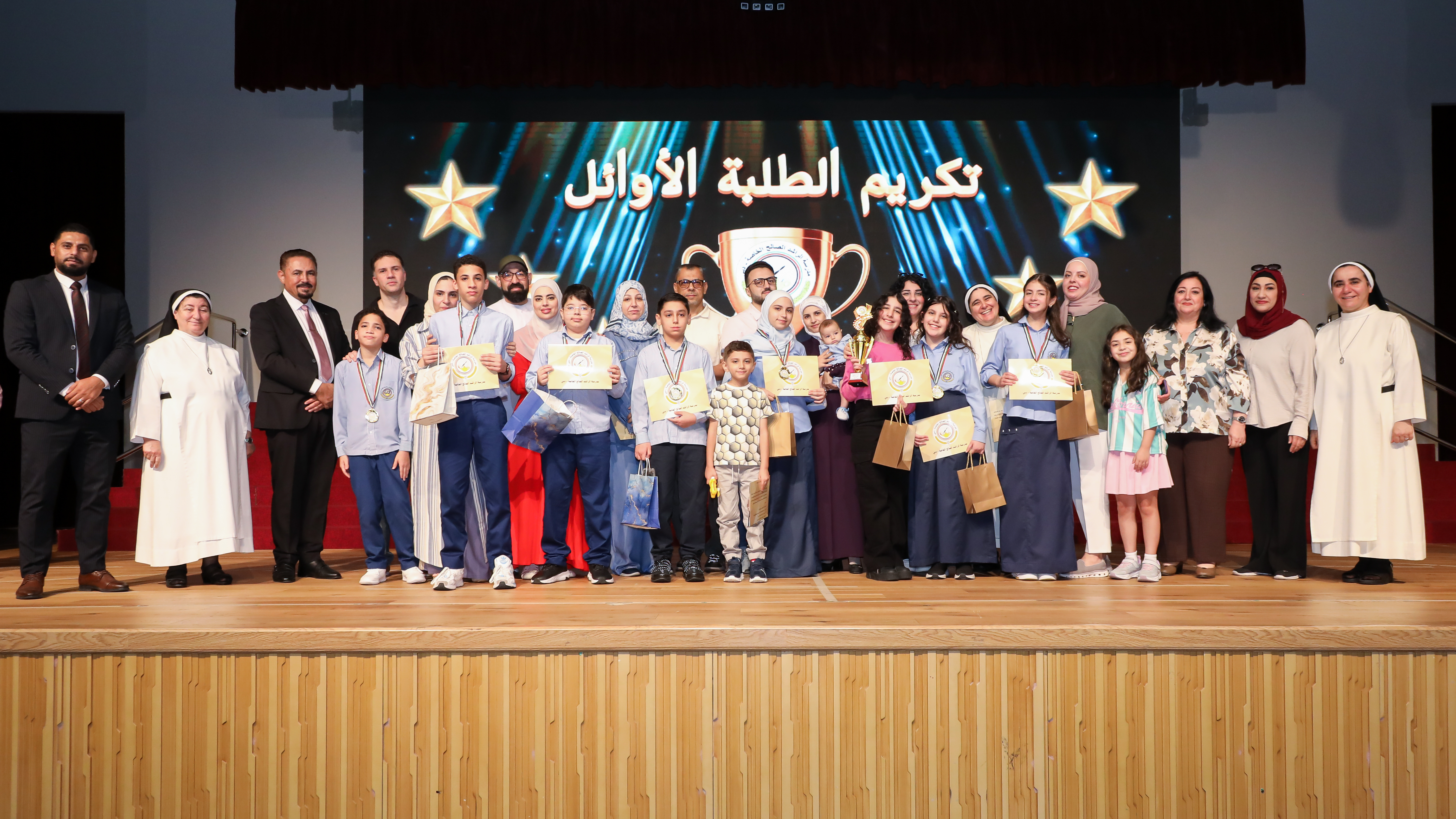 أوائل الصفوف (1-12)  للعام الدراسي 2025–2026 