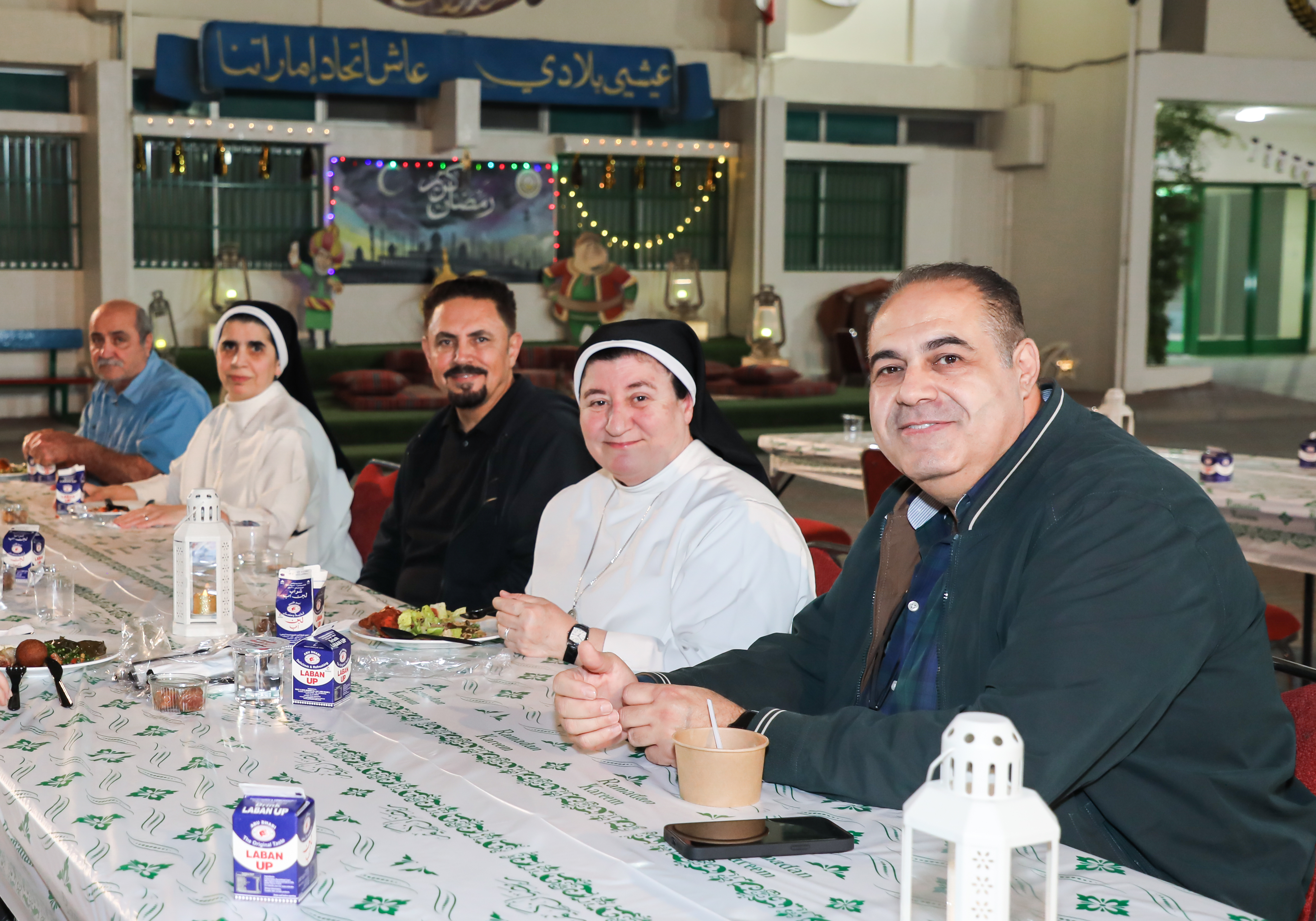 افطار رمضان لطلاب الصف الثاني عشر- بنين  مع المعلمين