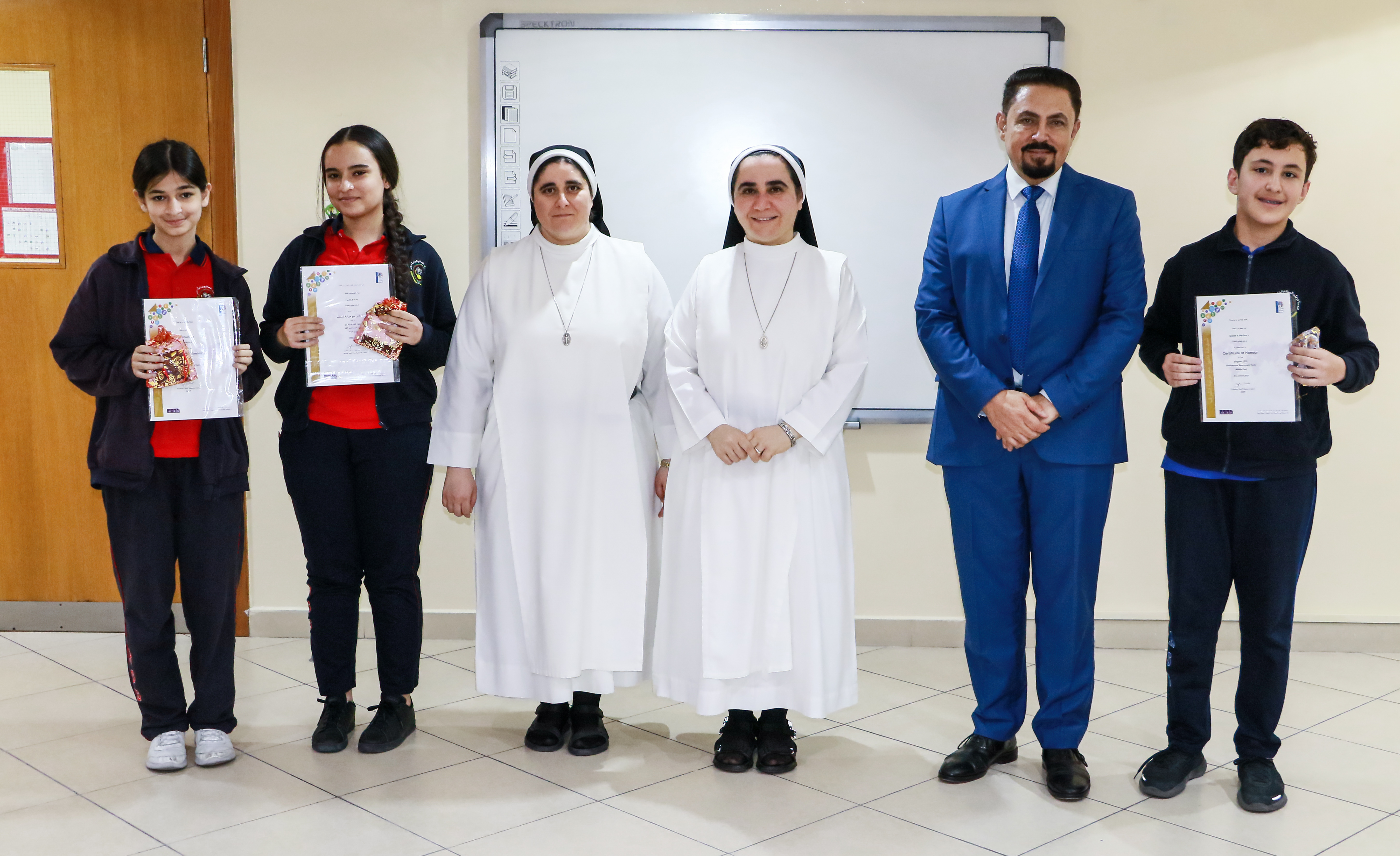 تكريم الطلبة الحاصلين على شهادة مرتبة الشرف في أختبار ال IBT