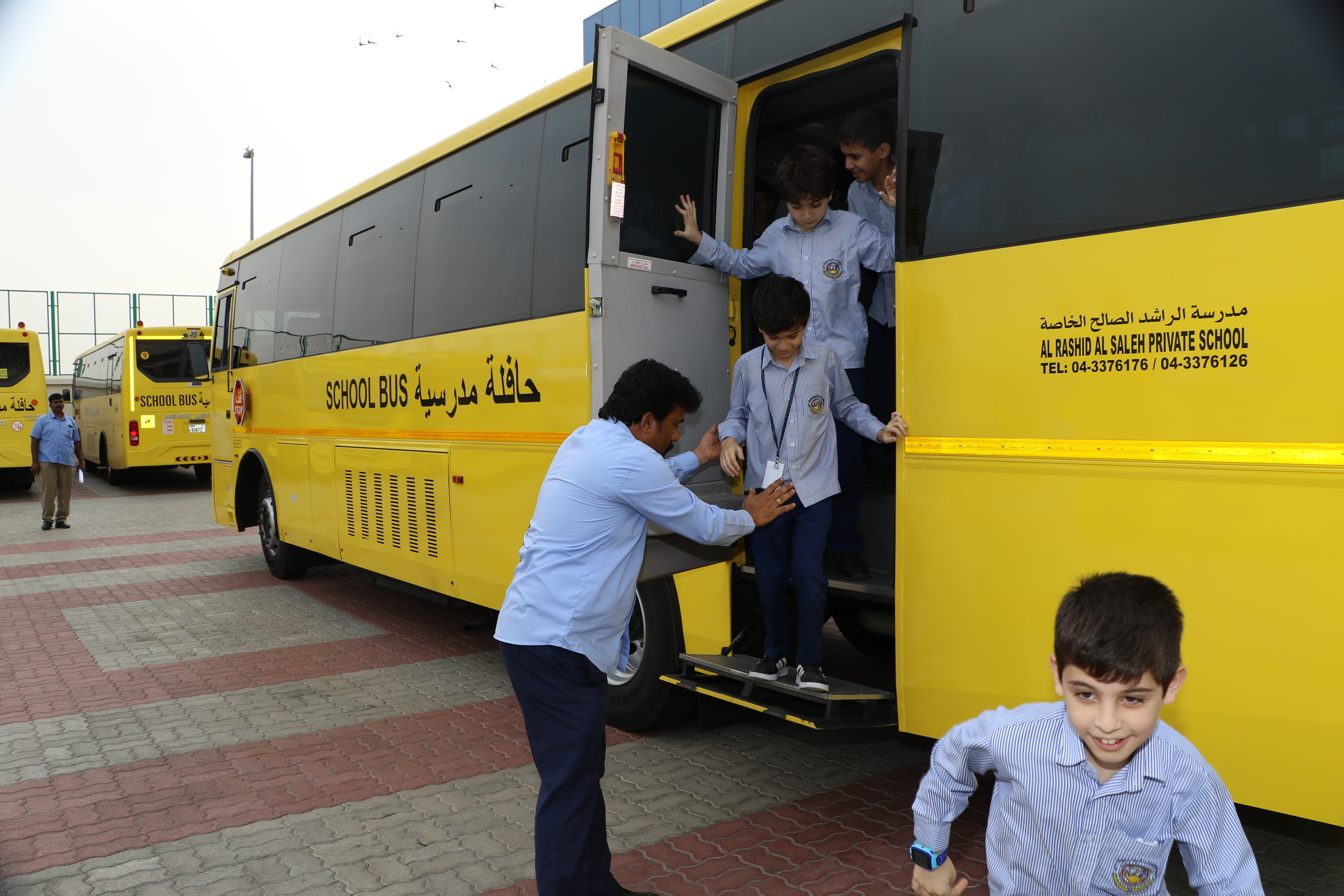 تدريب على إخلاء الحافلة المدرسية في حالة الطوارئ