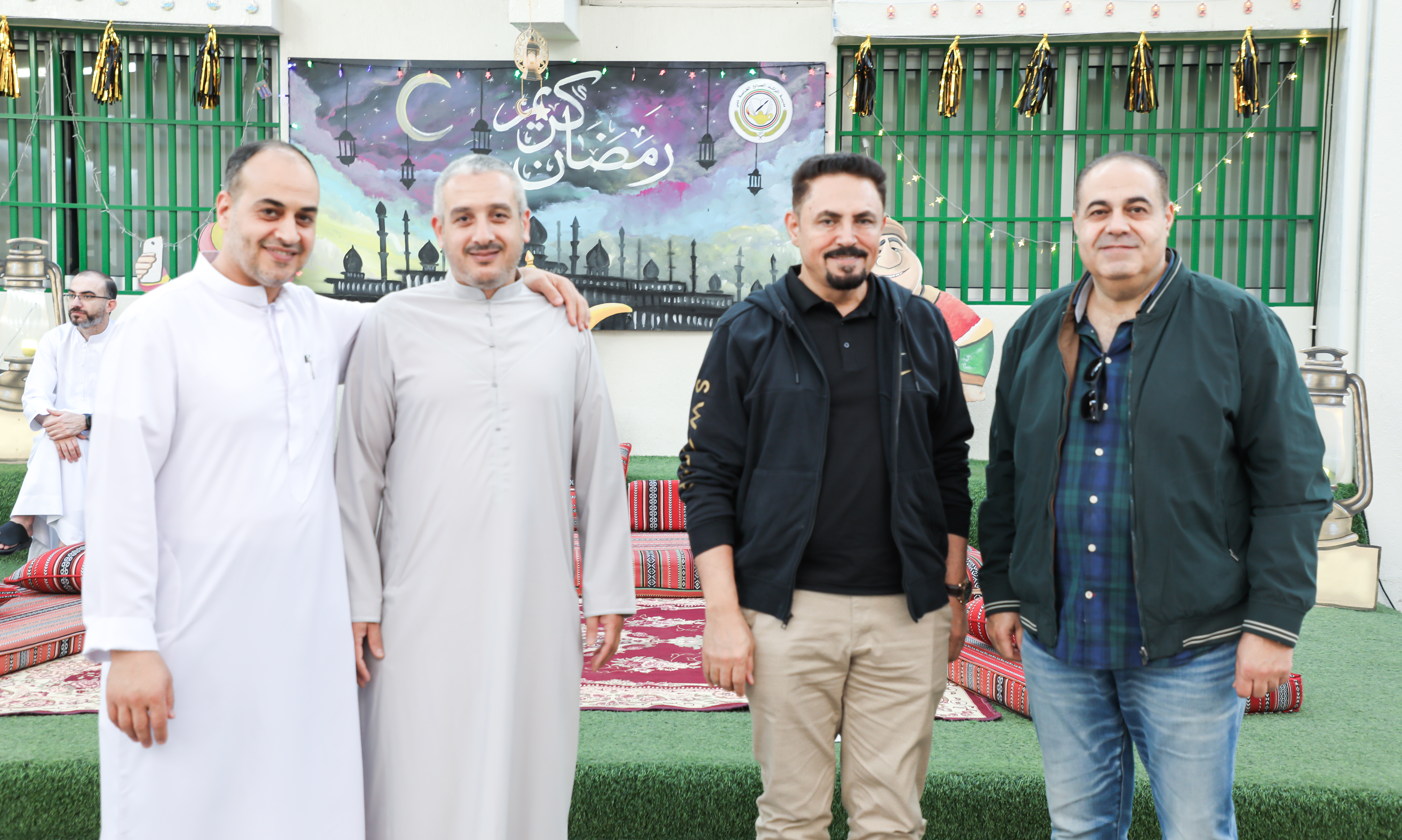 افطار رمضان لطلاب الصف الثاني عشر- بنين  مع المعلمين