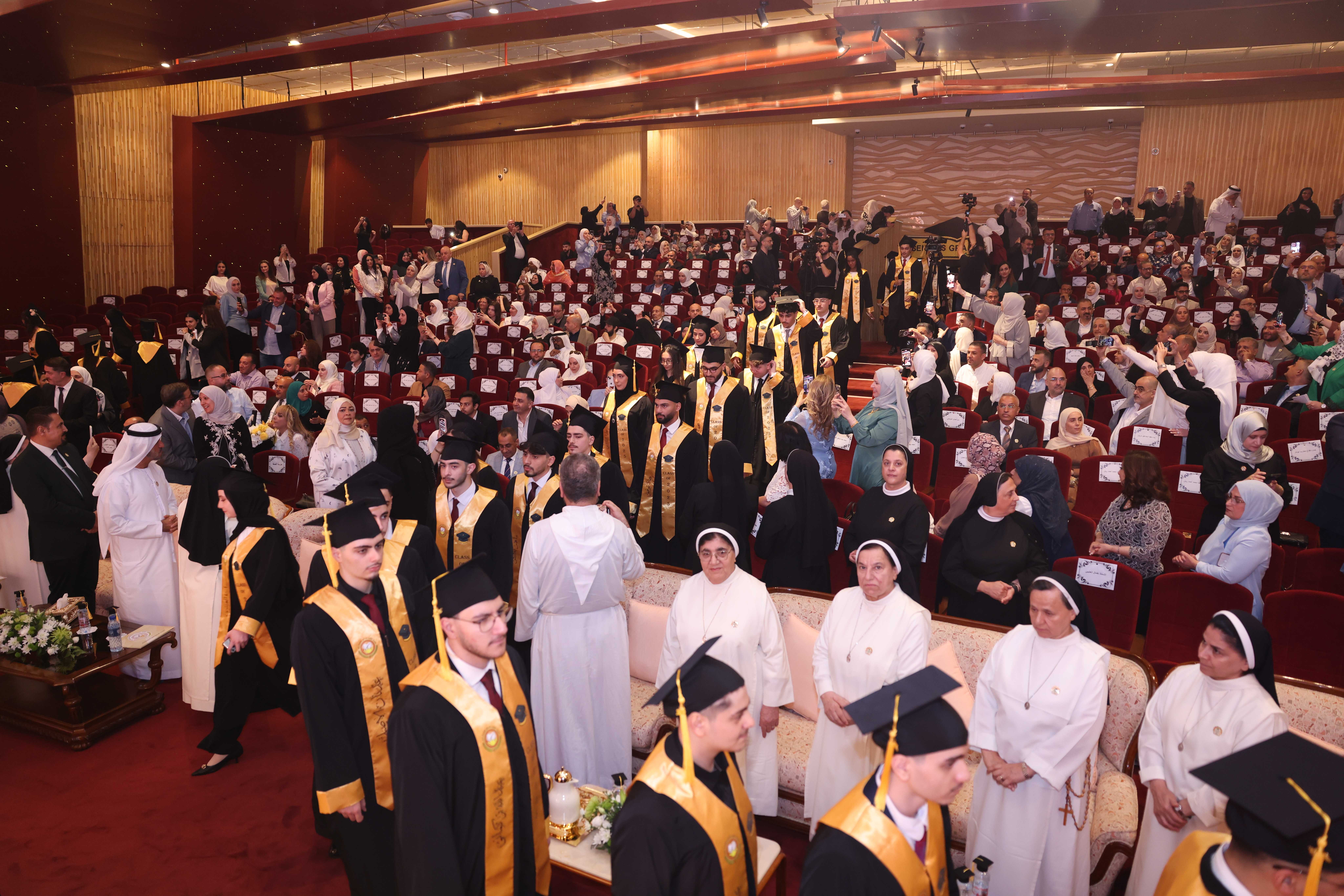 تخريج الصف الثاني عشر 2025