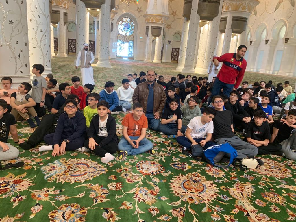 رحلة ثقافية ترفيهية إلى صفوف السابع والثامن والتاسع - بنين ( مسجد السيخ زايد -أبو ظبي  وألعاب فيراري )