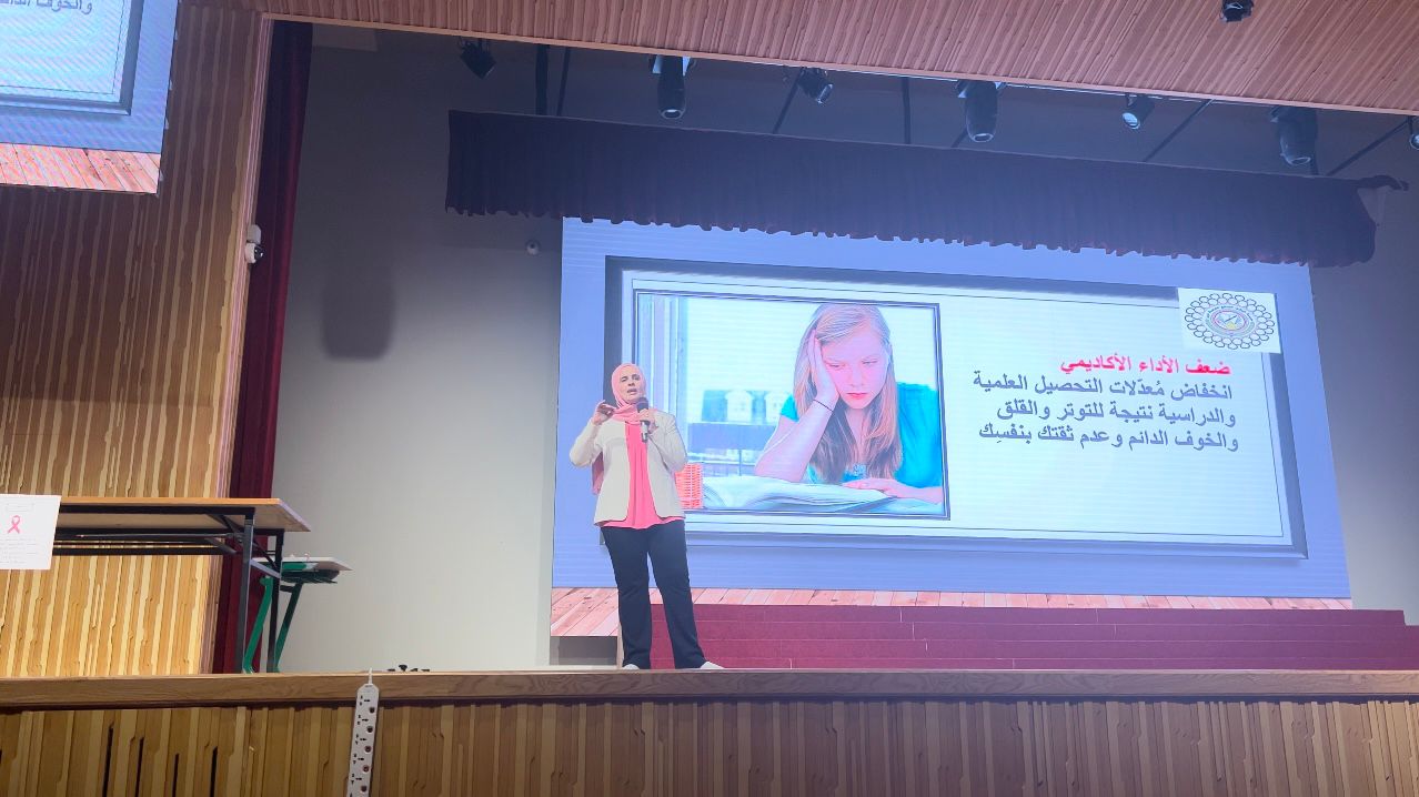 محاضرة بعنوان ( اكتوبر الوردي )