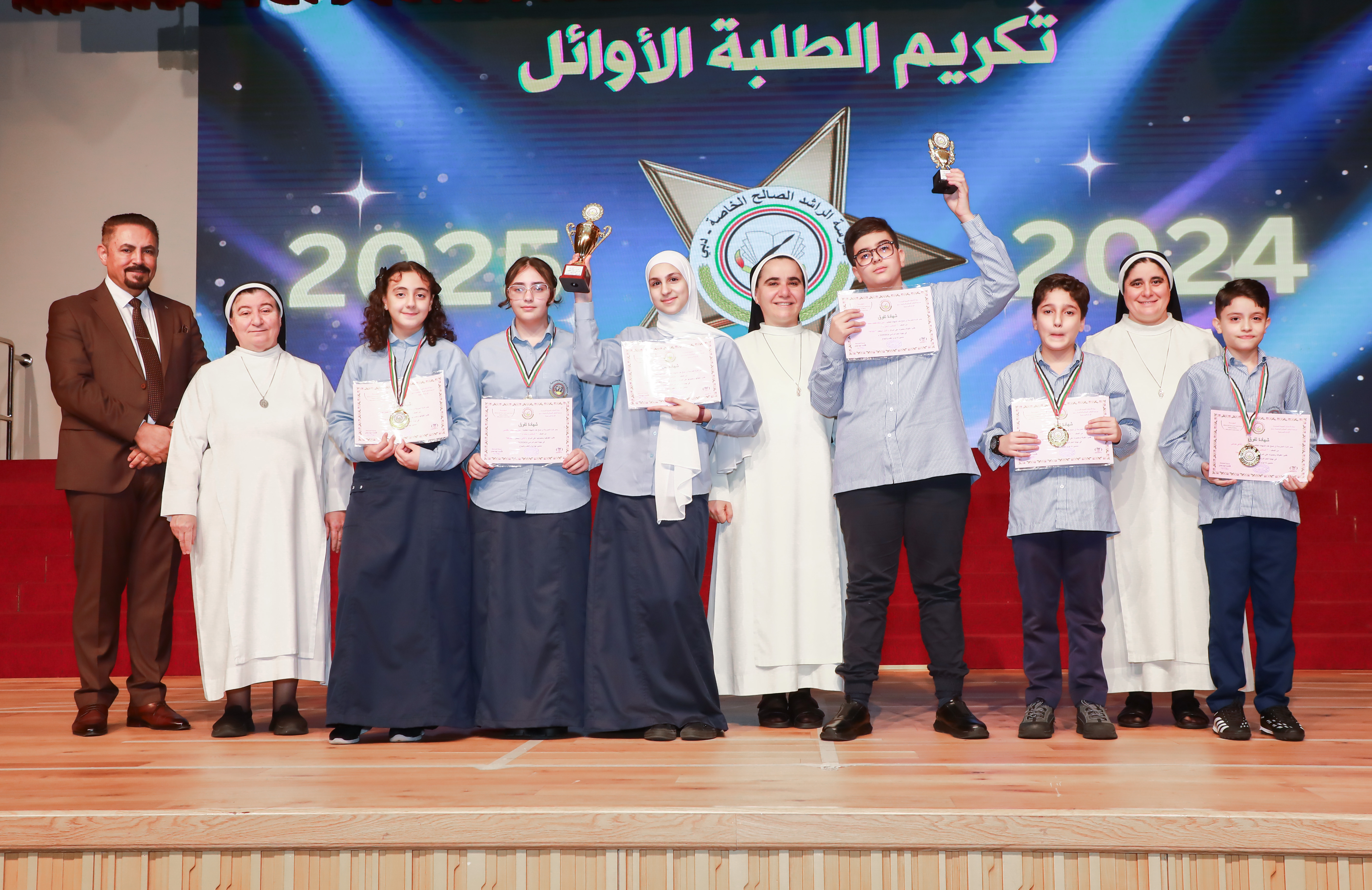 تكريم الطلبة الاوائل